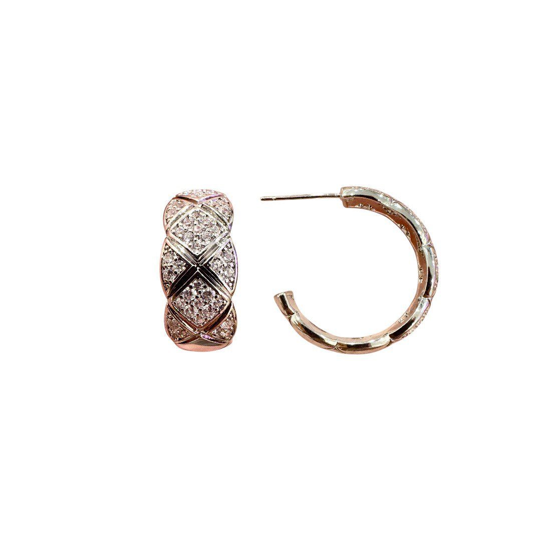 Diamond Lattice Hoops